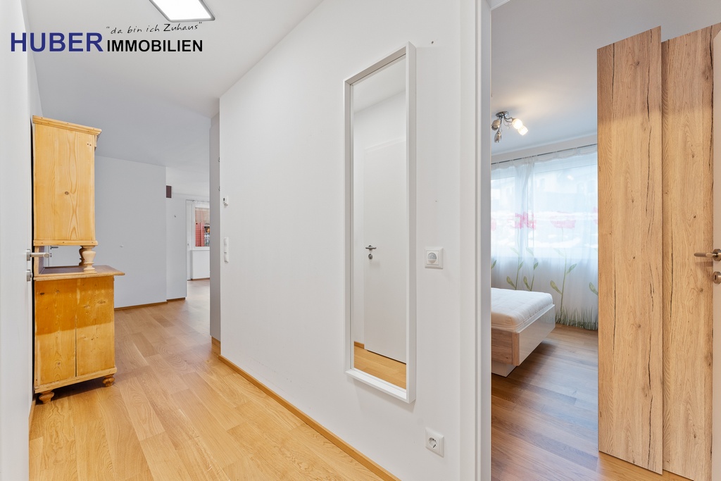 Vorraum Blick ins Schlafzimmer