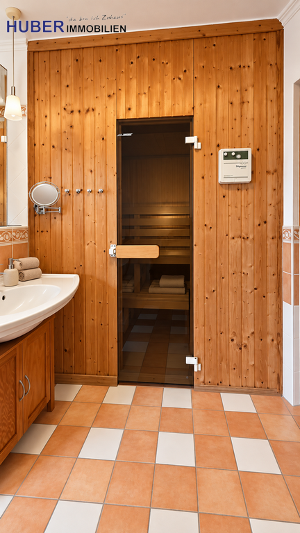 großzügiges Bad mit Sauna 1.OG