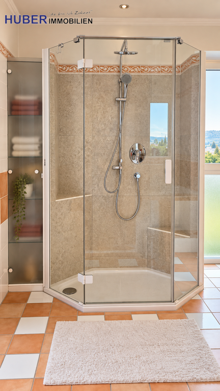 großzügiges Bad mit Sauna 1.OG